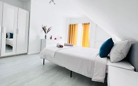 Mira New Appartment In Otopeni Near Airport